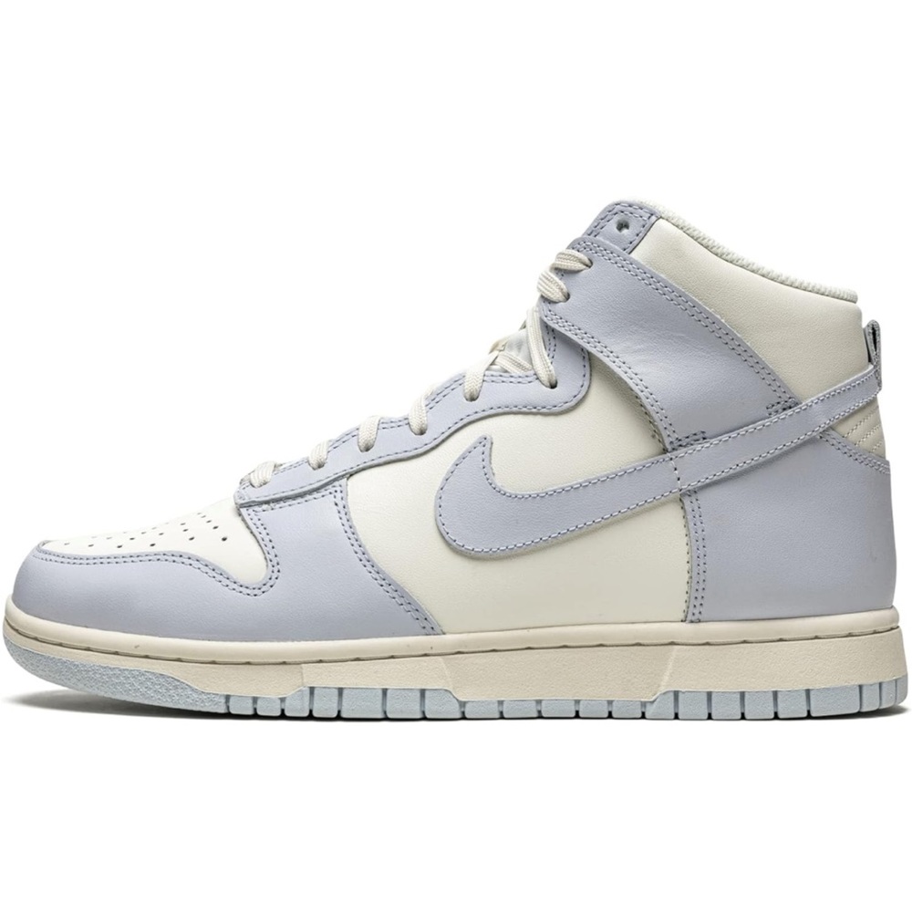 Women’s Nike Dunk High - football grey